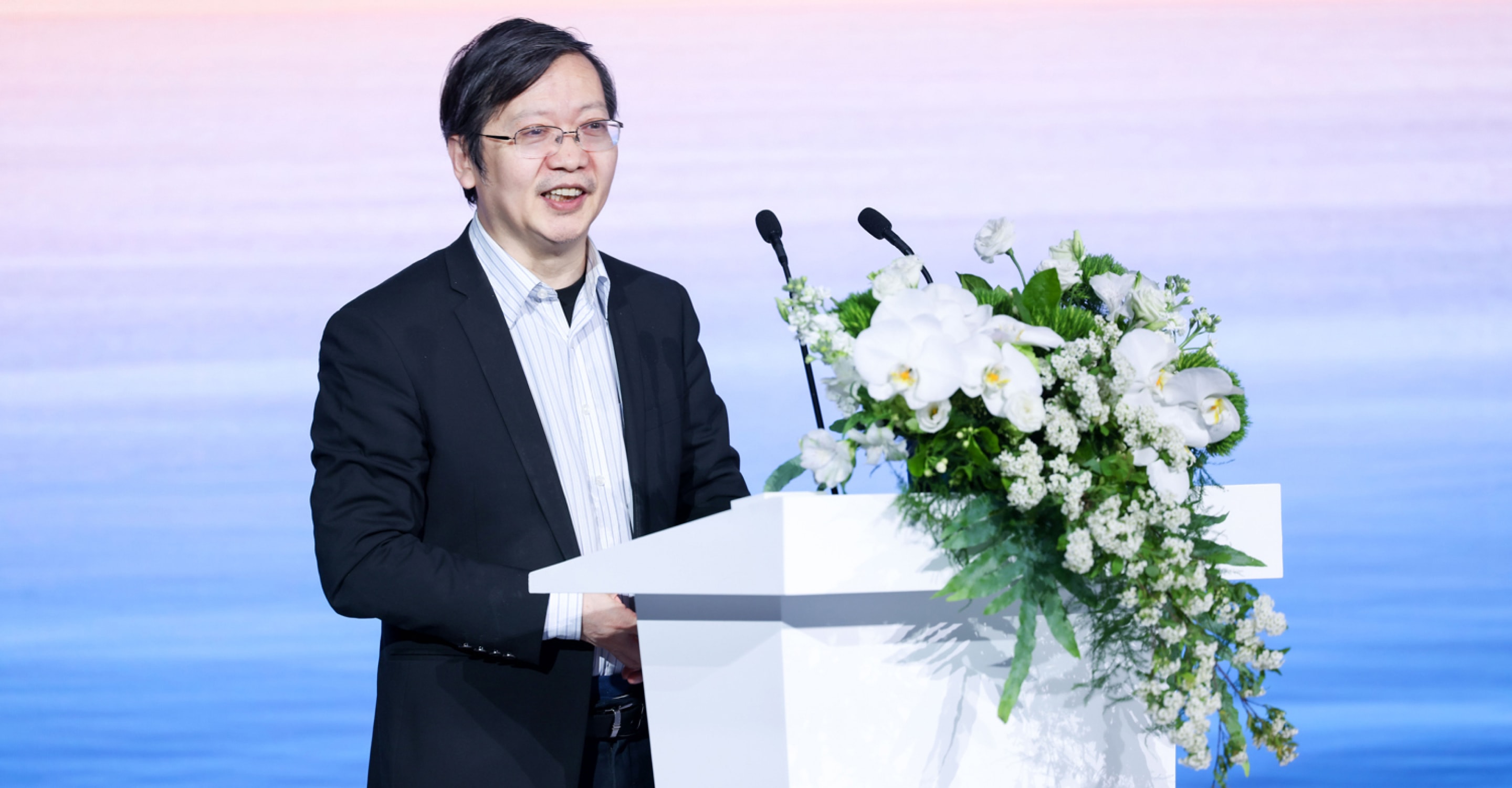 新华网党委常委、董事、副总裁杨庆兵发表论坛致辞