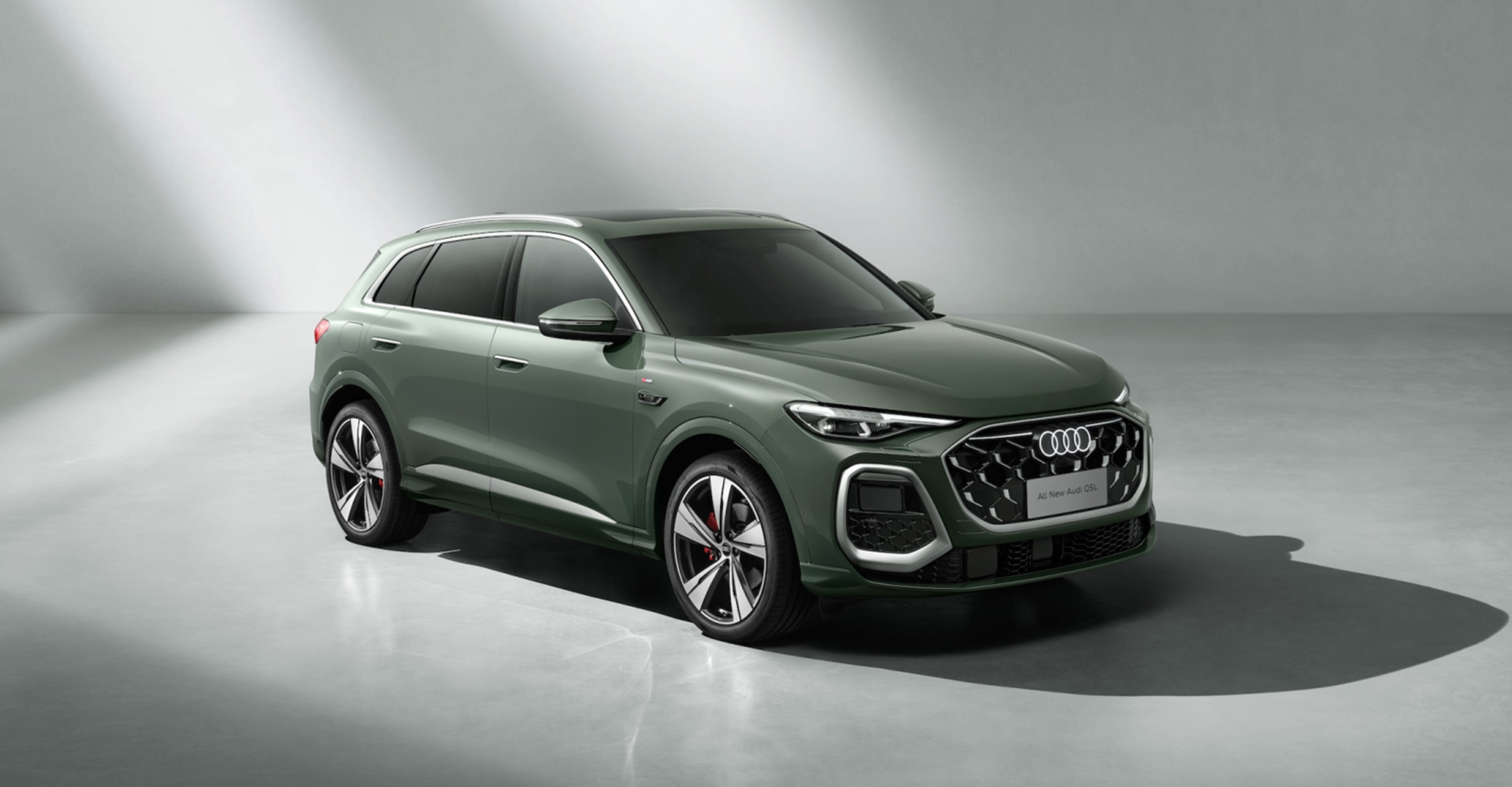 图5-全新奥迪Q5L完成车展首秀，全面开启豪华B级SUV的智能进化新纪元