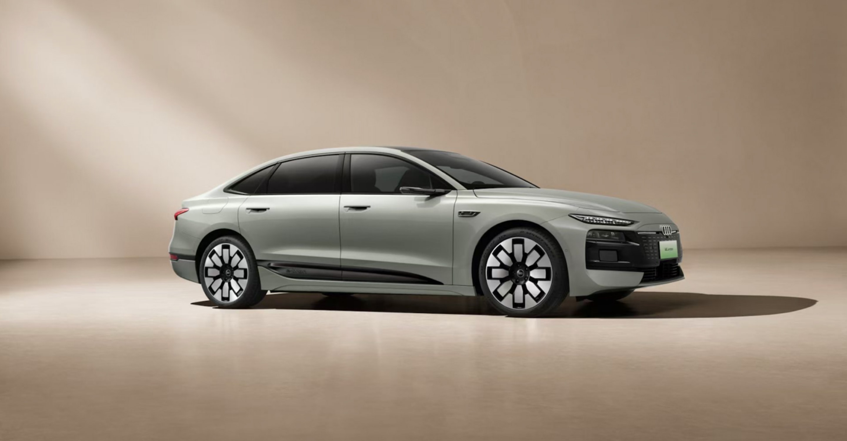 图8-作为PPE豪华纯电平台首款豪华C级电动轿车，奥迪A6L-e-tron将引领中国新能源车市场进入“3.0高品质安全与科技的跃迁发展期”