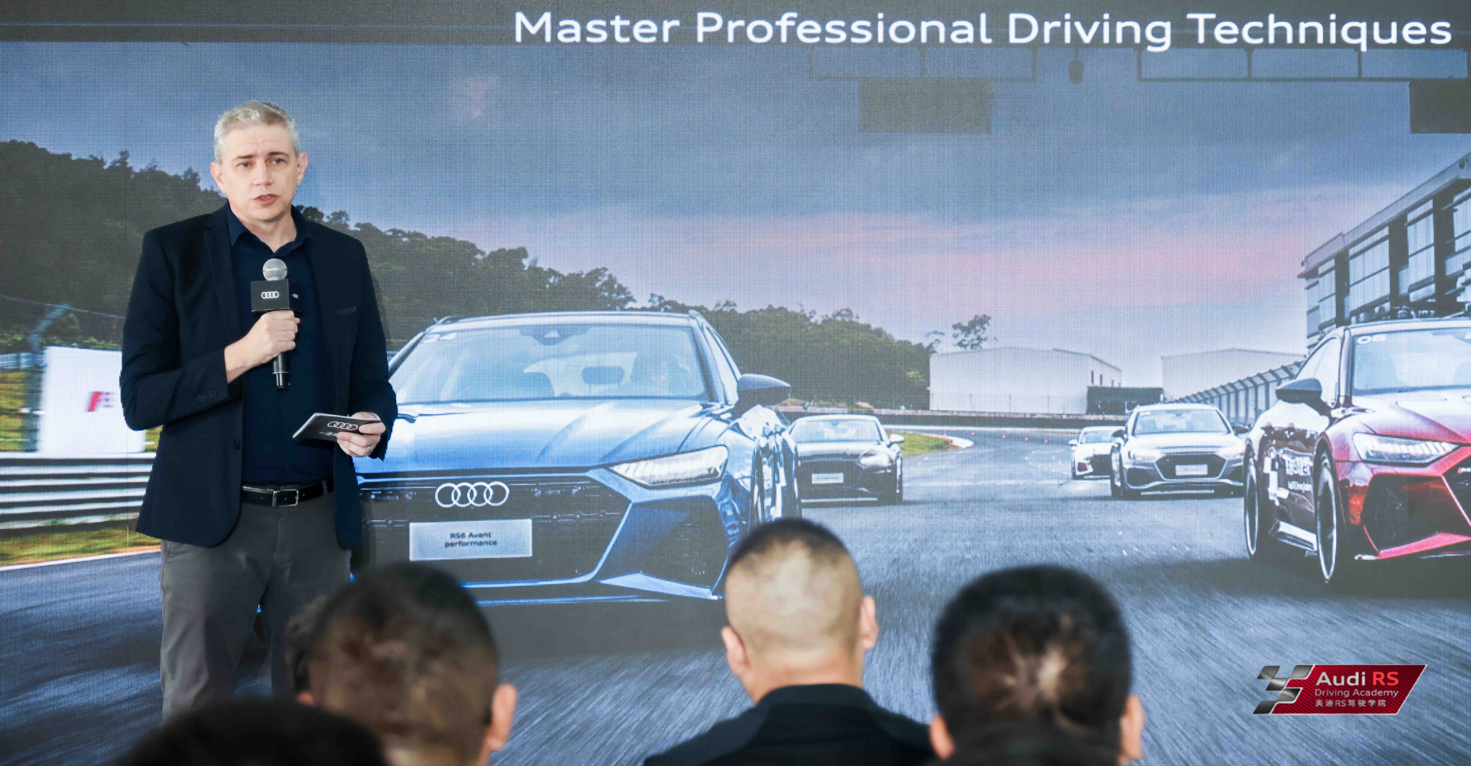 2：星空电竞官网销售有限责任公司副总经理（市场与用户运营）Rudi Venter 讲话