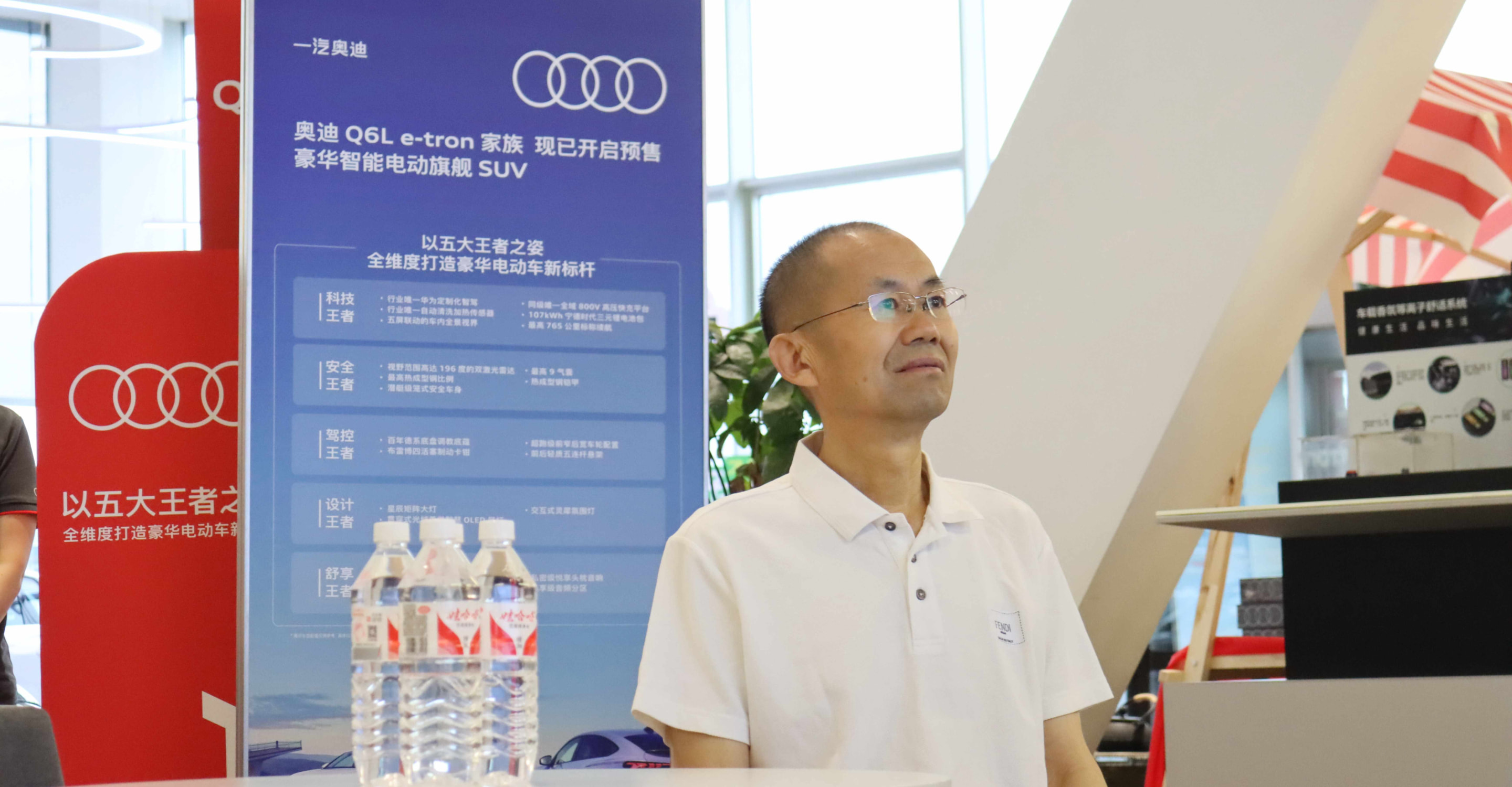 2.李贵发多年来始终活跃在社会公益活动的一线